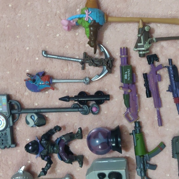 Fortnight Figure And Weapons - Picture 5 of 11